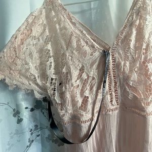 Boohoo dress. lace blush pink never worn.